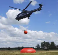 Faltsilo mit Hubschrauber bei der Löschwasserbereitstellung